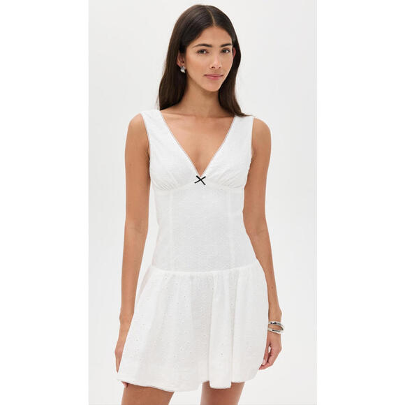 NIA Dresses & Skirts - NWT! NIA Cabaello Dress VNeck Bow Detail in White Size Medium